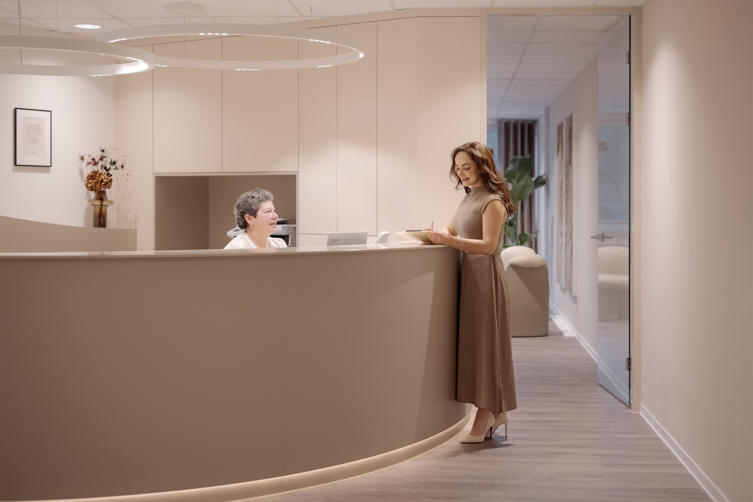 Empfangsbereich, Dr. Peyman-Meyer, private Augenarztpraxis in Kaarst