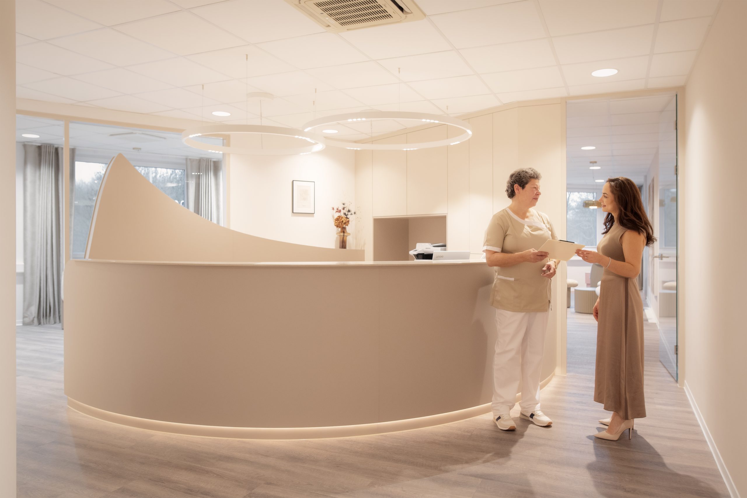 Empfangsbereich, Dr. Peyman-Meyer, private Augenarztpraxis in Kaarst