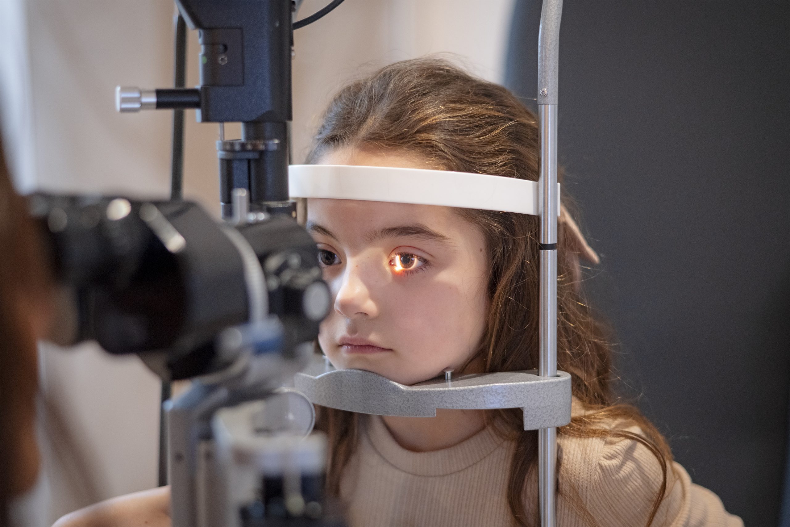 Augenuntersuchung mit Spaltlampe, Dr. Peyman-Meyer, private Augenarztpraxis in Kaarst