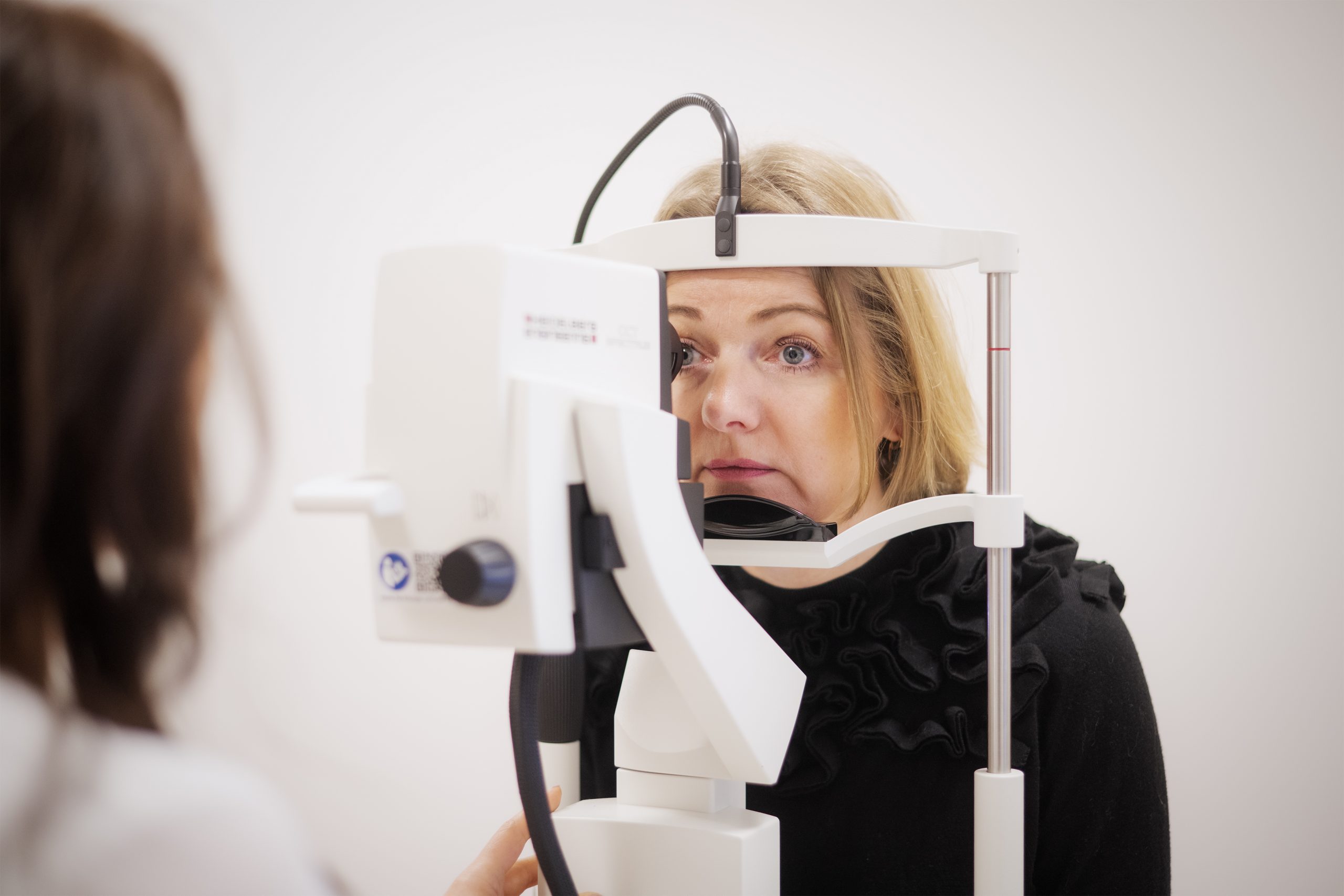 Heidelberg Retina Tomograph (HRT) für Netzhaut-Scan / Retina-Scan, Dr. Peyman-Meyer, private Augenarztpraxis in Kaarst