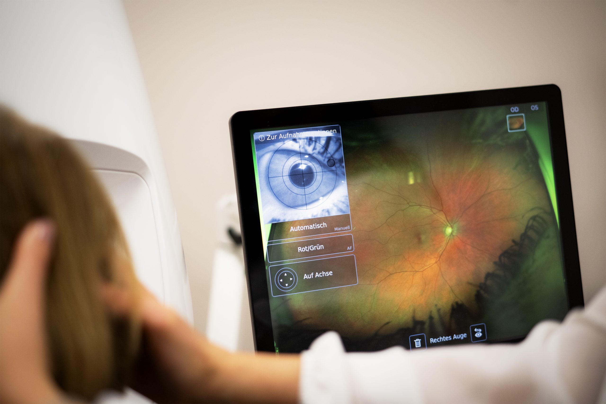 NIKON Ultra-Weitwinkel Netzhaut-Scanner Optimap Daytona zur Untersuchung der Netzhaut, für die Augenuntersuchung, Dr. Peyman-Meyer, private Augenarztpraxis in Kaarst